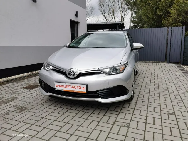 Toyota Auris E180
