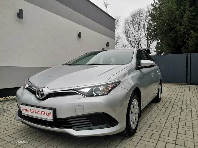 Toyota Auris E180