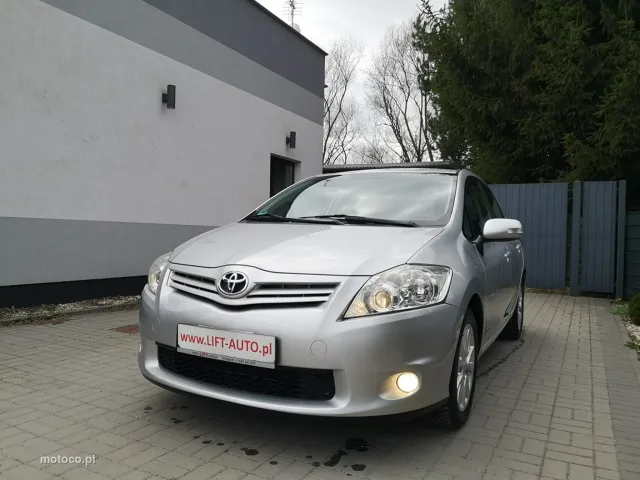 Toyota Auris E150