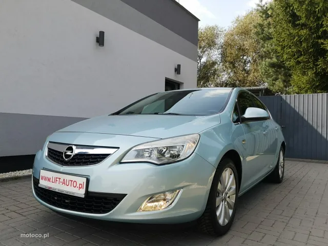 Opel Astra J
